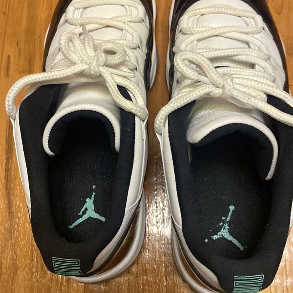 Air Jordan 11 Retro Low - Picture 2 of 8